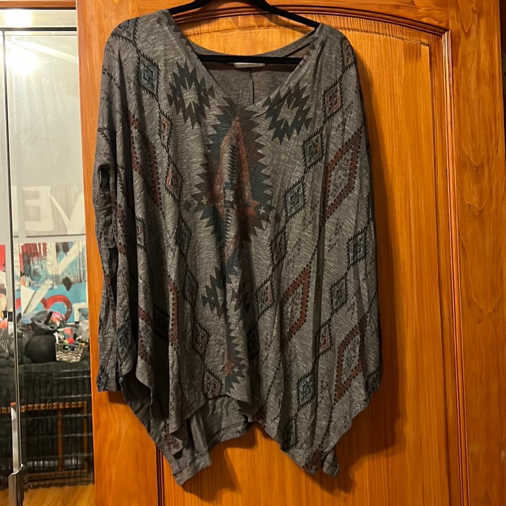 Enti clothing fun and trendy top, size M but runs large